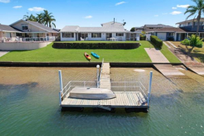 Deja Bleu - great family home with jetty